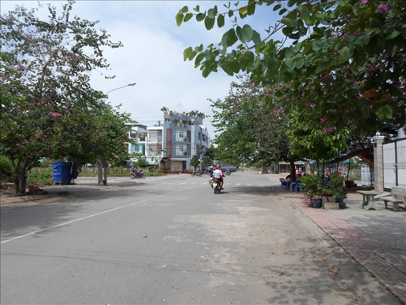 Bán nhà mặt tiền đường 20m cách siêu thị coopmark Vĩnh Lộc B 50m