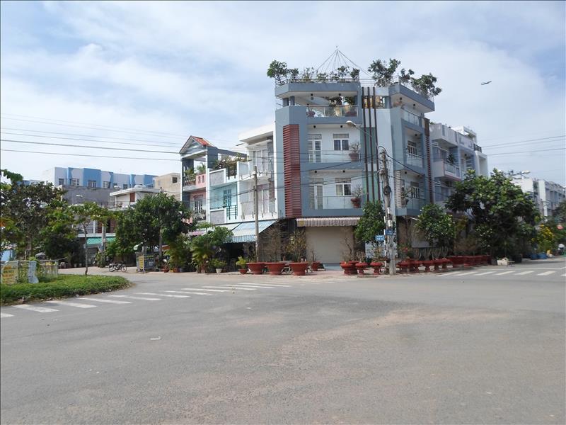 Bán nhà mặt tiền đường 20m cách siêu thị coopmark Vĩnh Lộc B 50m