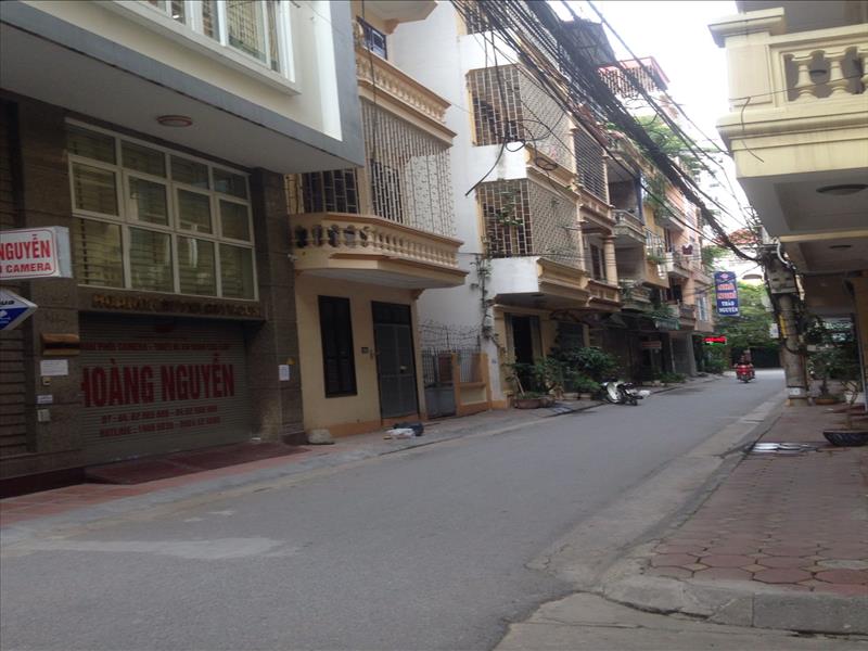 TRẦN VỸ PHÂN LÔ Ô TÔ CHẠY VÒNG QUANH TRẦN VỸ PHÂN LÔ Ô TÔ CHẠY VÒNG QUANH