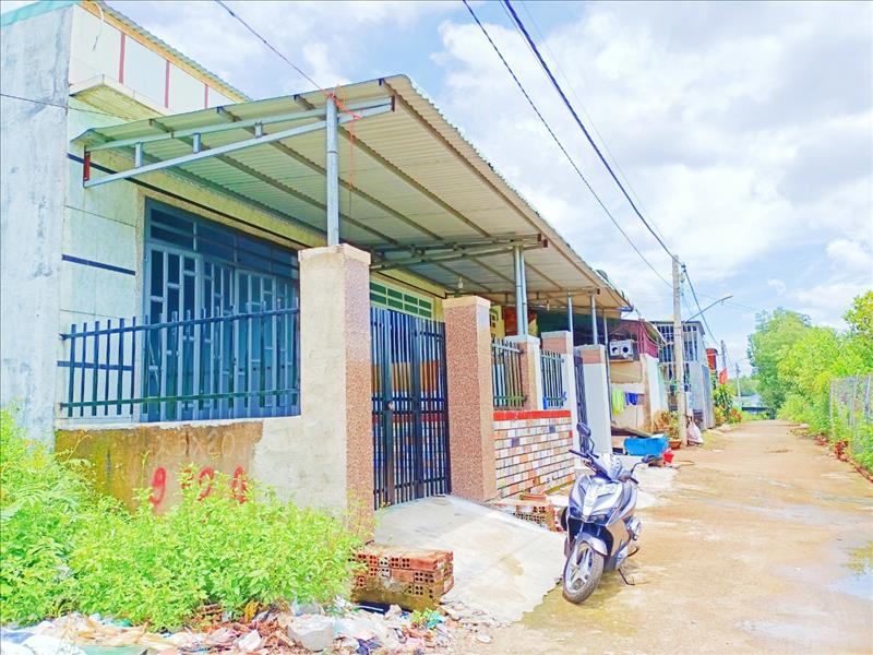 Chính chủ cần bán nhà mới xây 100 ngay vòng xoay Suối Cam, Thuận Phú, Đồng Phú, Bình Phước